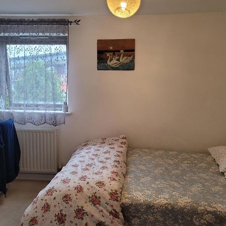 Room Near Heathrow Airport Hillingdon Exterior photo